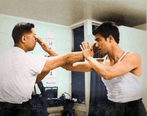 bruce-lee-finger-jab-eye-gouge